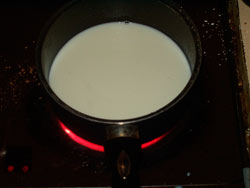 Молоко варится