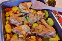 Курица в духовке с овощами - пошаговые рецепты